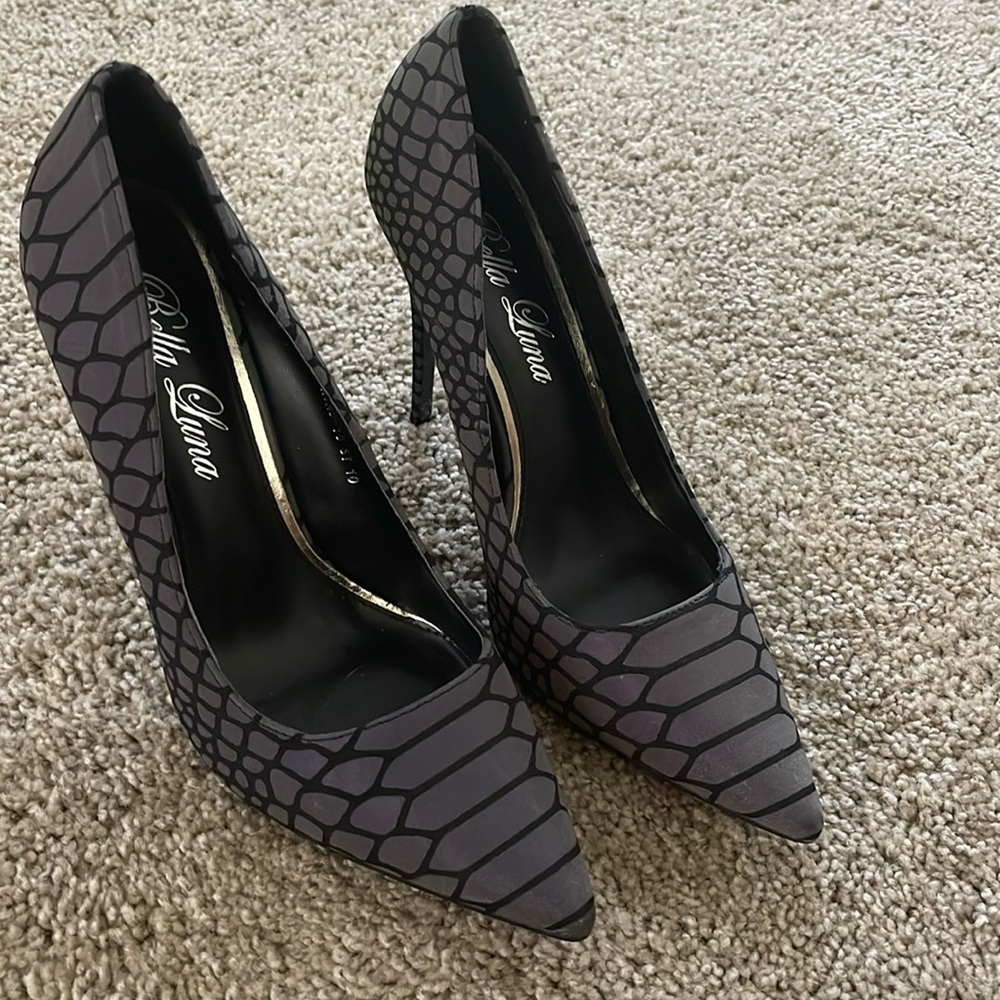 Bella Luna size 10 heels black and grey they have a metallic look in the light